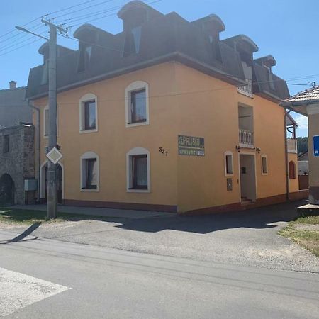 Apartmanovy Dom Magda Vrbov Exterior foto