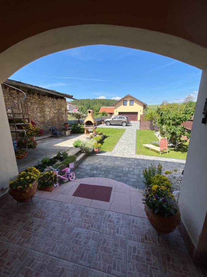 Apartmanovy Dom Magda Vrbov Exterior foto