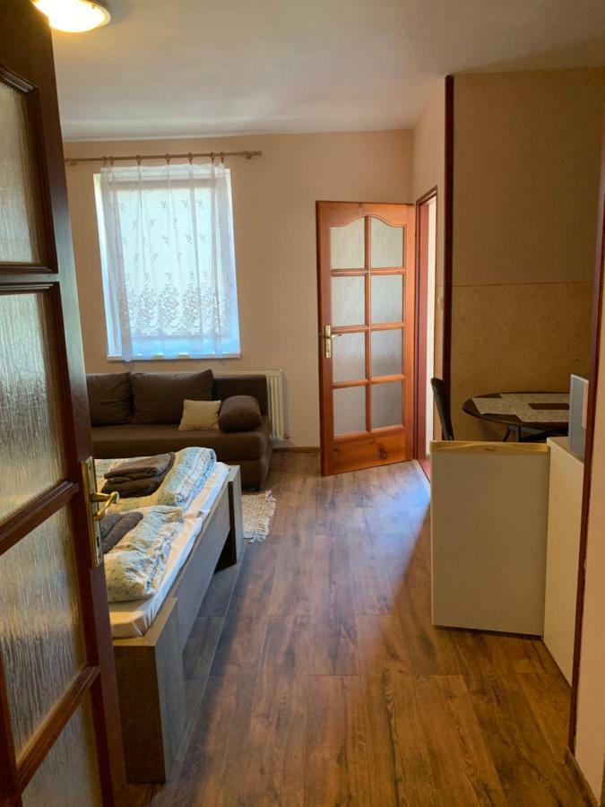 Apartmanovy Dom Magda Vrbov Exterior foto